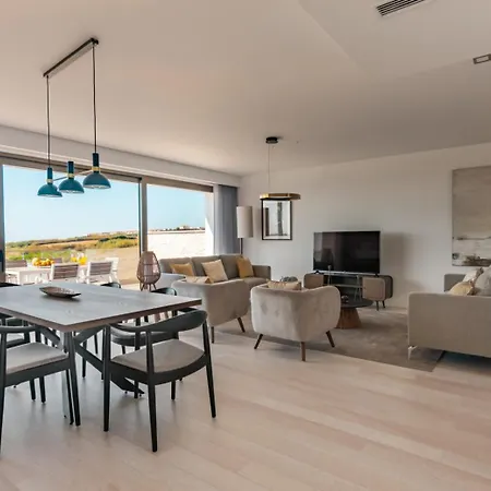 Panoramic Linked With Private Pool - 12a *